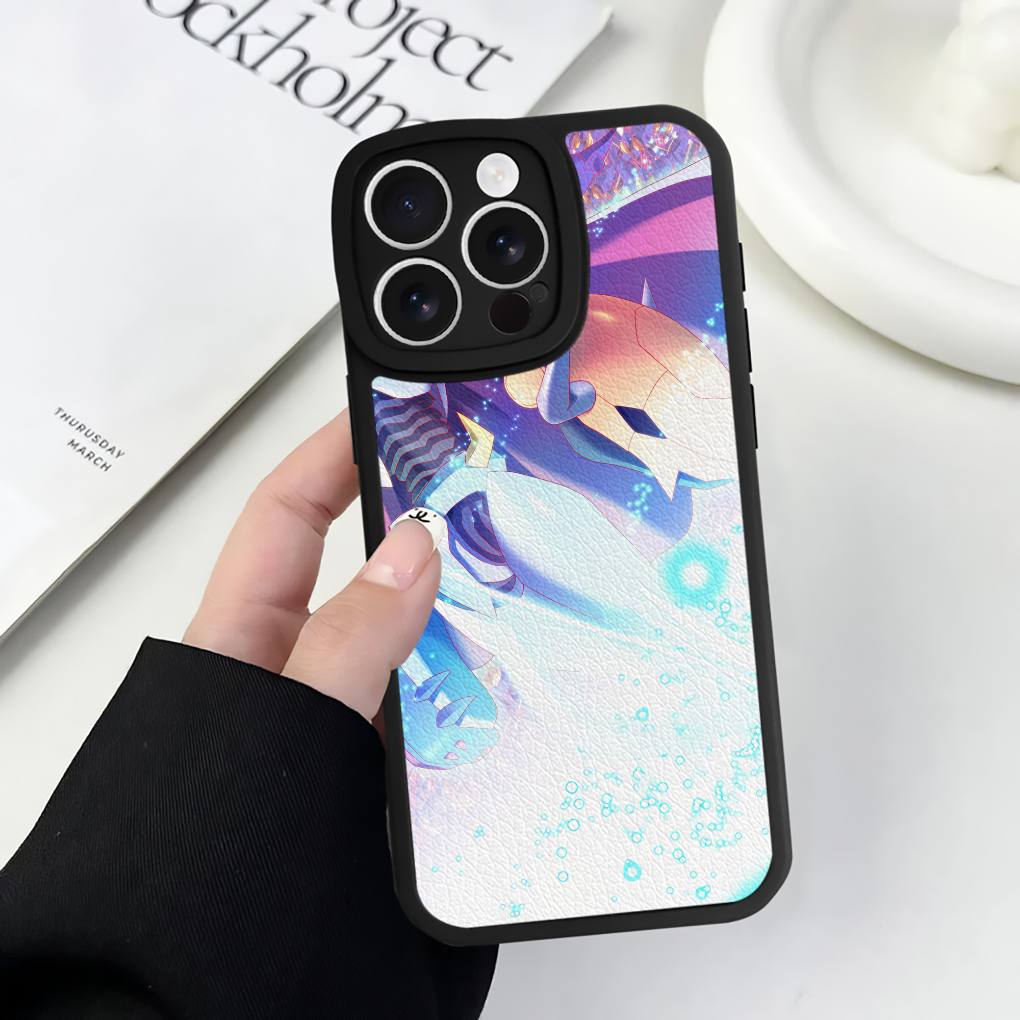 （画像用） Digimon デジタルモンスター/デジモン 【iPhone 16シリーズ対応】シリコンスマホケース（レザー調） 材質：シリコン